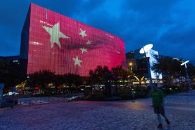 PRESIDENTE CHINÊS FAZ VISITA DE TRÊS DIAS A HONG KONG NOS 20 ANOS DA TRANSIÇÃO PARA A CHINA