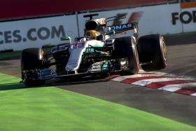 HAMILTON SUPERA NÚMERO DE ‘POLES’ DE SENNA E FICA A DUAS DO RECORDE DE SCHUMACHER