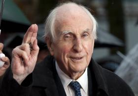 MORREU ESCRITOR MICHAEL BOND, AUTOR DA PERSONAGEM URSO PADDINGTON