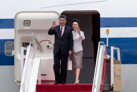 XI JINPING INICIA PRIMEIRA VISITA A HONG KONG COMO PRESIDENTE DA CHINA