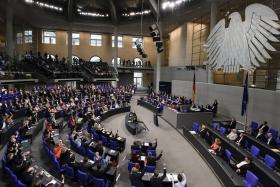 PARLAMENTO ALEMÃO APROVA LEGALIZAÇÃO DE CASAMENTO ENTRE PESSOAS DO MESMO SEXO