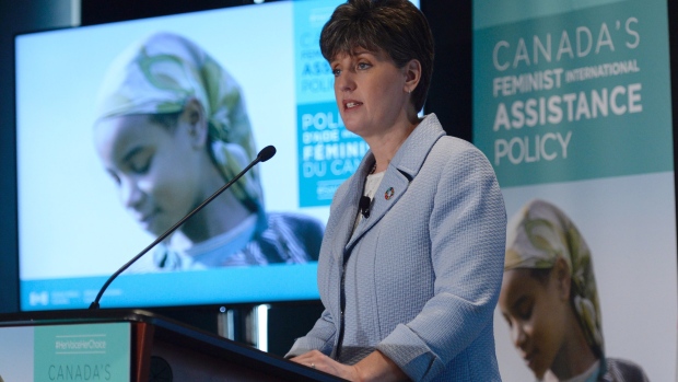 A Ministra do Desenvolvimento Internacional Marie-Claude Bibeau lançou ontem a nova Política Nacional de Assistência Internacional Feminista no Canadá. (Adrian Wyld / The Canadian Press)