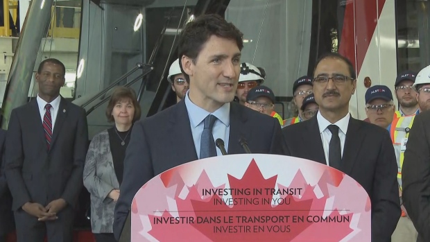 O primeiro-ministro Justin Trudeau anunciou na manhã de sexta-feira que o governo federal contribuirá com mais de mil milhões de dólares para a segunda fase do projeto ferroviário de Otava. (CBC News)