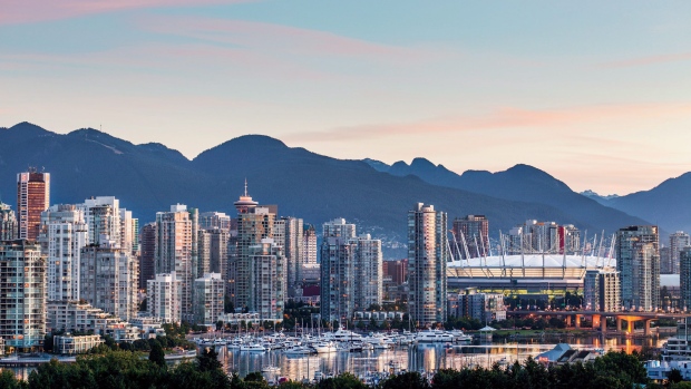 Vancouver é retratada nesta foto de divulgação. (Destination BC/Albert Normandin via The Canadian Press)