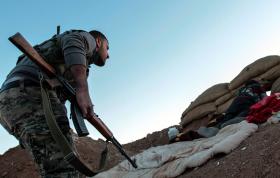 SÍRIA: FORÇAS APOIADAS PELOS EUA ABREM BURACOS NO MURO DA CIDADE VELHA EM RAQA
