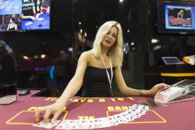 RECEITAS DOS CASINOS DE MACAU SUBIRAM 25,9% EM JUNHO