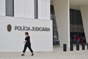PJ DETÉM MULHER SUSPEITA DE ATEAR FOGO QUE LAVRA EM CASTELO BRANCO