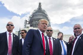 TRUMP MANTÉM ACORDO COM IRÃO, MAS AMEAÇA COM NOVAS SANÇÕES — RESPONSÁVEIS DOS EUA