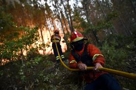 HABITANTES DE VILAS RUIVAS REGRESSAM A CASA APÓS EVACUAÇÃO DA LOCALIDADE ESTA TARDE