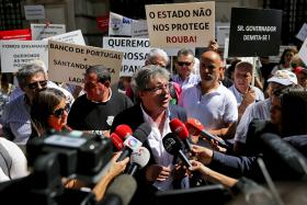 TRÊS ASSOCIAÇÕES DE LESADOS DO BES E BANIF QUEIXAM-SE DE SEREM EXCLUÍDAS DE SOLUÇÃO