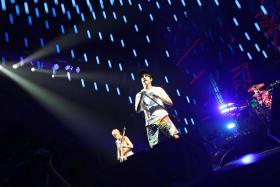 FESTIVAL SBSR COMEÇA EM LISBOA, LOTADO, COM OS RED HOT CHILI PEPPERS