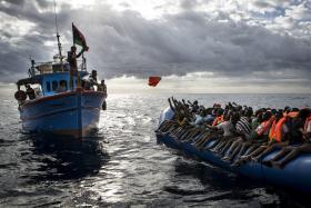 MAIS DE 100.000 ATRAVESSARAM O MEDITERRÂNEO DESDE JANEIRO – OIM