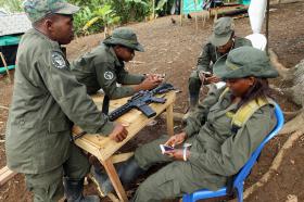 GOVERNO COLOMBIANO CONCEDE AMNISTIA OU INDULTO A 7.696 EX-GUERRILHEIROS