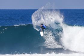 FREDERICO MORAIS NAS MEIAS-FINAIS DO CORONA OPEN J-BAY EM SURF