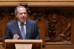 PRESIDENTE PS DIZ NÃO SENTIR TENDÊNCIA DE BE E PCP PARA POREM TERMO AO GOVERNO