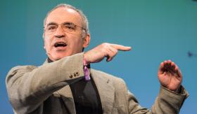 EX-CAMPEÃO MUNDIAL DE XADREZ GARRY KASPAROV REGRESSA À COMPETIÇÃO 12 ANOS DEPOIS