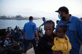 ONG ENCONTRA 13 MORTOS EM EMBARCAÇÃO COM 167 MIGRANTES NO MEDITERRÂNEO