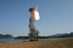 PEQUIM APELA À CONTENÇÃO DE TODAS AS PARTES APÓS LANÇAMENTO DE MÍSSIL POR PYONGYANG