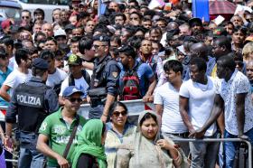 BRUXELAS APRESENTA PLANO DE AÇÃO PARA AJUDAR ITÁLIA A GERIR O FLUXO DE MIGRANTES