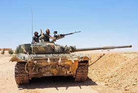 FORÇAS SÍRIAS ENTRAM PELA PRIMEIRA VEZ NO SUL DA CIDADE DE RAQA, CAPITAL DO EI