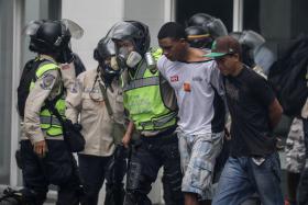 VENEZUELA: 90 PESSOAS FORAM ASSASSINADAS DESDE ABRIL DURANTE PROTESTOS