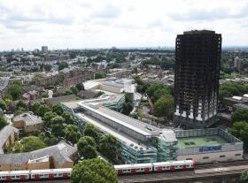 POLÍCIA LONDRINA FARÁ ACUSAÇÕES DE HOMICÍDIO PELO INCÊNDIO DA TORRE GRENFELL