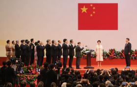 PEQUIM VAI GARANTIR APLICAÇÃO FIRME DE “UM PAÍS, DOIS SISTEMAS” EM HONG KONG