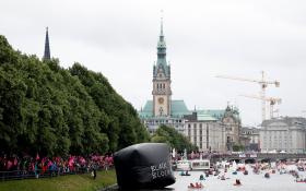 MILHARES PROTESTAM NA CIDADE ALEMÃ DE HAMBURGO CONTRA CIMEIRA DO G20