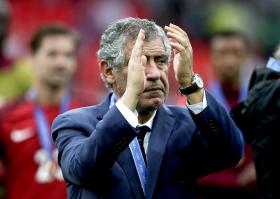FERNANDO SANTOS DIZ QUE PORTUGAL CONSTRUIU “FAMÍLIA MUITO FORTE” PARA EURO2016