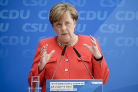 MERKEL ANTECIPA ENCONTRO COM TRUMP COM “QUESTÕES ESPINHOSAS” PARA DEBATER