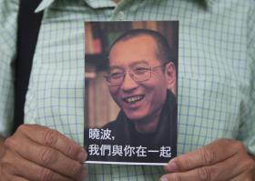 PRÉMIO NOBEL DA PAZ CHINÊS LIU XIAOBO EM “ESTADO CRÍTICO” — HOSPITAL