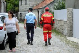 BUSCAS PARA ENCONTRAR BEBÉ DA PÓVOA DE LANHOSO NUMA ÁREA DE UM QUILÓMETRO