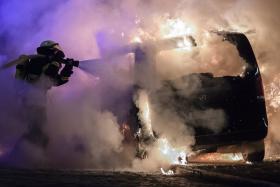 CONFRONTOS DURANTE A NOITE EM HAMBURGO DE PROTESTO AO G20