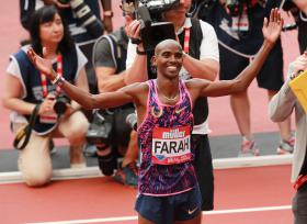 MO FARAH DESPEDE-SE DAS PISTAS NO MEETING DE BIRMINGHAM