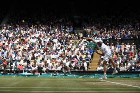 PORTUGUESES ENVOLVIDOS NA REMODELAÇÃO DE WIMBLEDON ESPERAM FIM DO TORNEIO PARA RECOMEÇAR O TRABALHO