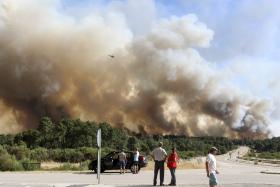 INCÊNDIOS: CRIANÇAS E IDOSOS RETIRADOS DA ALDEIA DE CHÃ, EM ALIJÓ