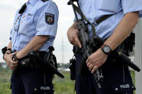 UM MORTO E VÁRIOS FERIDOS EM ATAQUE COM FACA NUM SUPERMERCADO EM HAMBURGO