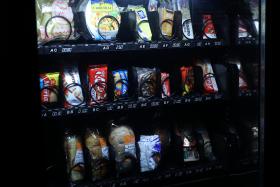 MÁQUINAS DE VENDA AUTOMÁTICA DE HOSPITAIS DISPONIBILIZAM ALIMENTOS PROIBIDOS – DECO