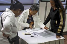 VENEZUELANOS ‘CHAVISTAS’ VOTAM NA CONSTITUINTE COM ESPERANÇA NUM MELHOR PAÍS