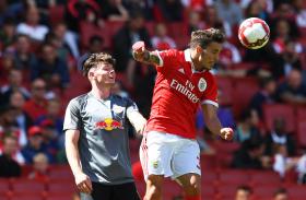 BENFICA PERDE 2-0 COM LEIPZIG E É ÚLTIMO NA EMIRATES CUP