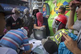 COMISSÃO ELEITORAL DA VENEZUELA DECIDE MANTER URNAS ABERTAS POR MAIS UMA HORA