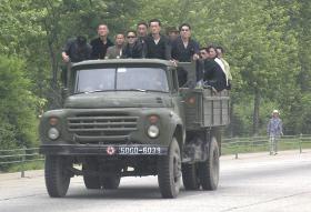 PREÇO DA GASOLINA DISPARA NA COREIA DO NORTE DEVIDO A RESTRIÇÕES CHINESAS – JORNAL