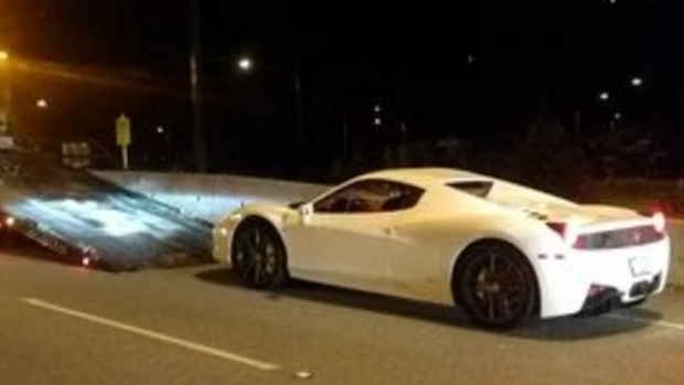 FERRARI CONFISCADO DEPOIS DE CONDUTOR APANHADO A CIRCULAR A 210 KM/H NA COLÚMBIA BRITÂNICA