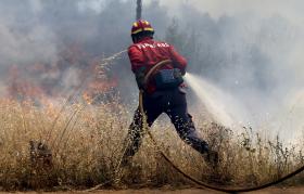 INCÊNDIOS: FERIDOS QUATRO BOMBEIROS NO COMBATE AO FOGO NO FUNDÃO