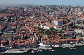 PALÁCIO DOS CORREIOS ENTRE TRÊS ALTERNATIVAS DO PORTO PARA AGÊNCIA DO MEDICAMENTO