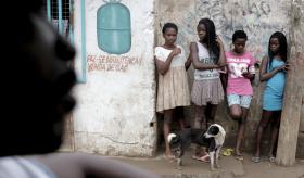 ANGOLANAS QUE VIVEM NAS ZONAS RURAIS CHEGAM A TER OITO FILHOS E PARTOS A CADA ANO