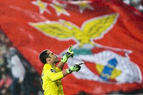 JÚLIO CÉSAR FORA DOS CONVOCADOS DO BENFICA PARA A SUPERTAÇA