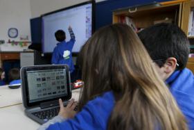 COMISSÃO PARA A IGUALDADE RECOMENDA RETIRADA DE BLOCOS DE ATIVIDADES PARA MENINOS E MENINAS