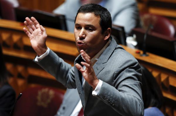 PS DEFENDE QUE CRESCIMENTO DÁ “EXCELENTES PERSPETIVAS PARA O CONJUNTO DO ANO”