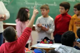 MAIS DE 2.300 HORÁRIOS LETIVOS COMPLETOS OCUPADOS POR PROFESSORES CONTRATADOS